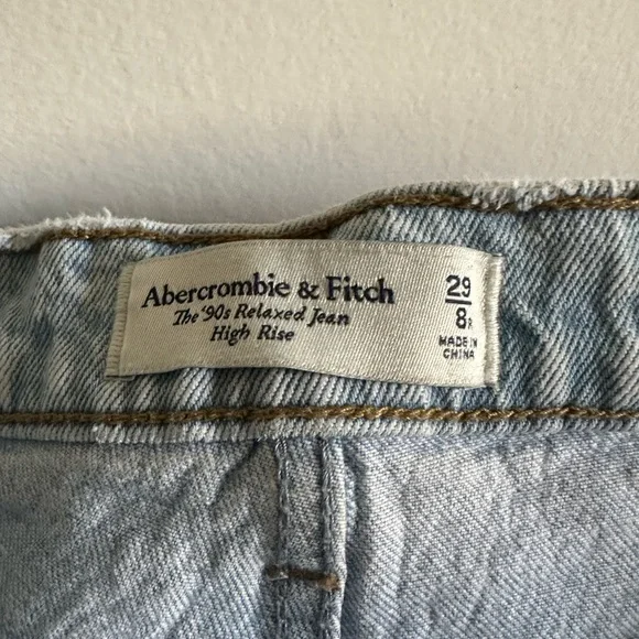 Abercrombie & Fitch Lightwash Denim ‘The 90s Relaxed Jean High Rise’ size 29/8 - Picture 6 of 7